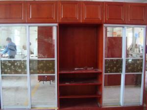 Maple Solid Wood Frame with Glass Sliding Wardrobes