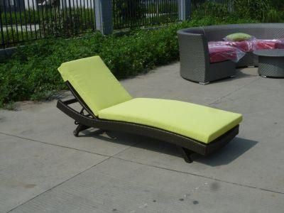 Rattan Furniture Rattan Lounger with Water-Resistance Cushion