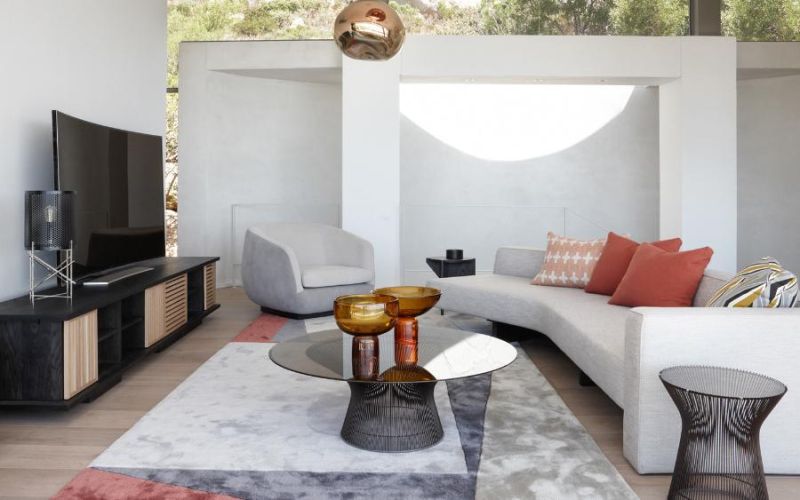Italy Villa Fabric Curve Sofa with Metal Panel Base and Black Wire Round Smoke Grey Coffee Table with Side Table in Living Room of Private House